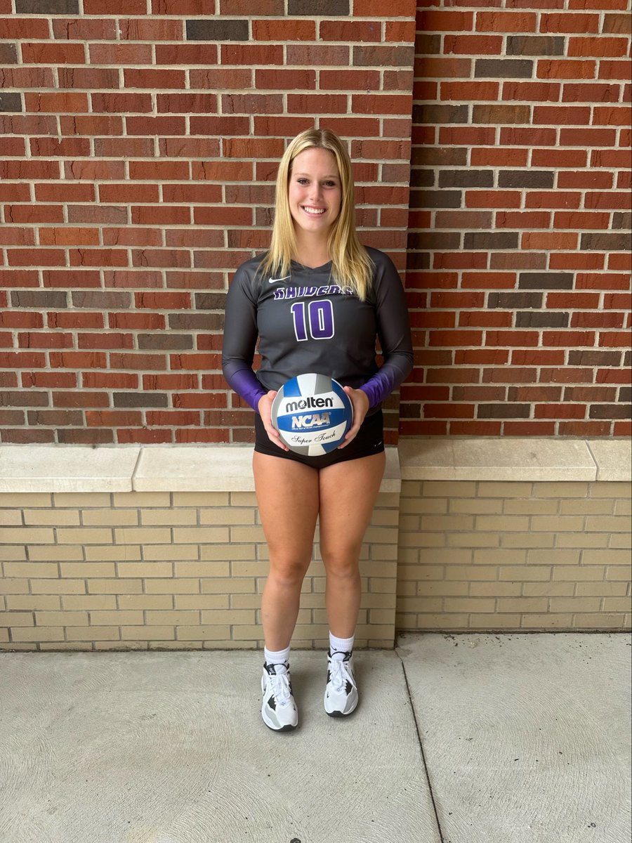 Happy Birthday to our sophomore libero, Averi!  Have a fantastic day 💜🎉🎈