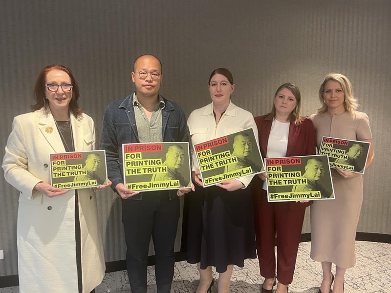 Today we welcomed Sebastien Lai, the son of Hong Kong political prisoner and activist Jimmy Lai, and human rights lawyers Jennifer Robinson and Caoilfhionn Gallagher KC to the Commission. 
#AusHumanRights #FreeJimmyLai
Pictured with President Croucher and Commissioner Finlay
