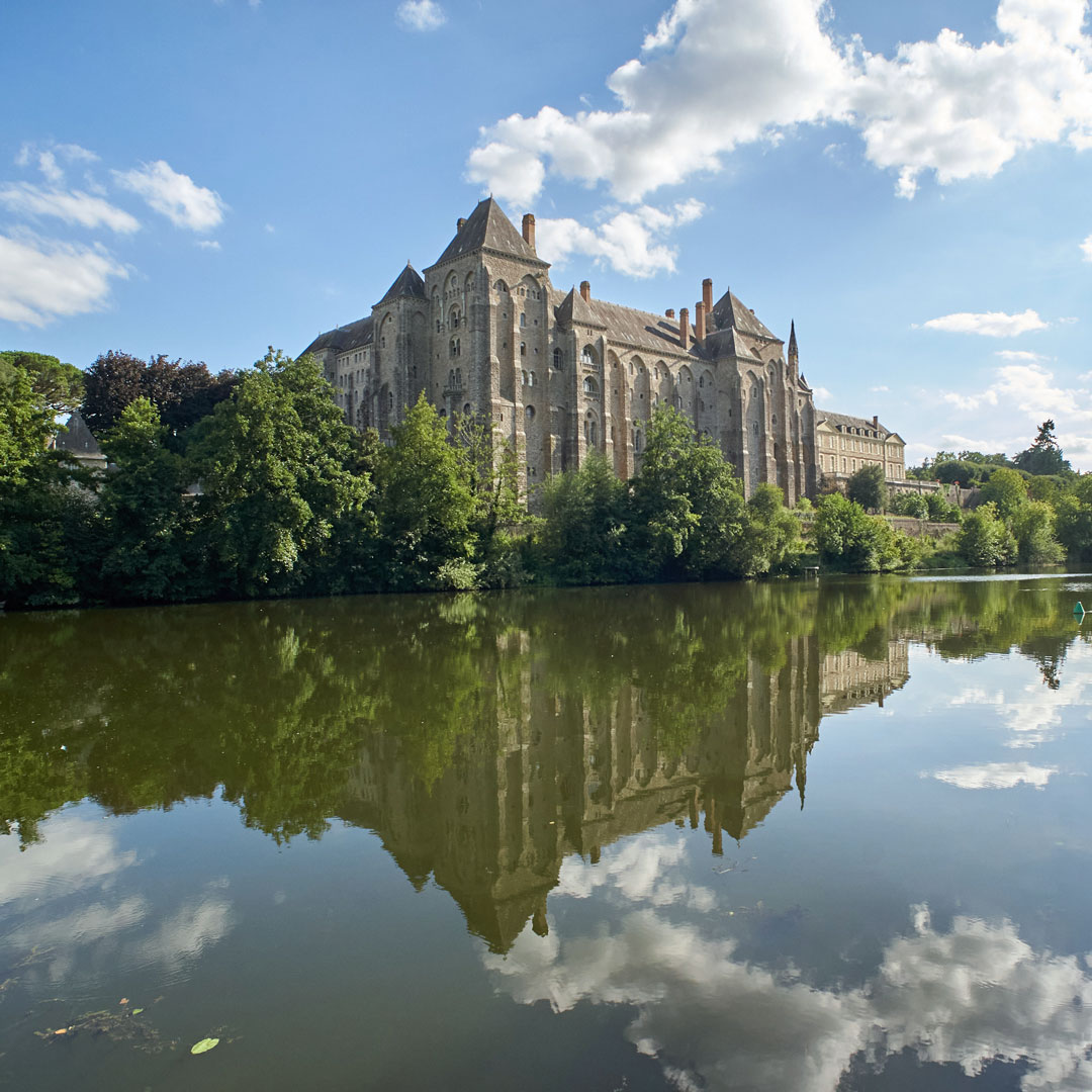 VieMonastique's tweet photo. Aujourd'hui nous fêtons la solennité de
Saint Pierre et Saint Paul.
C'est jour de joie pour les monastères, et
particulièrement pour l'abbaye Saint-Pierre de
Solesmes et l'abbaye Saint-Paul de Wisques
#viemonastique #abbaye #saintpaul #wisques
#saintpierre #solesmes https://t.co/HCdBA2N3RI