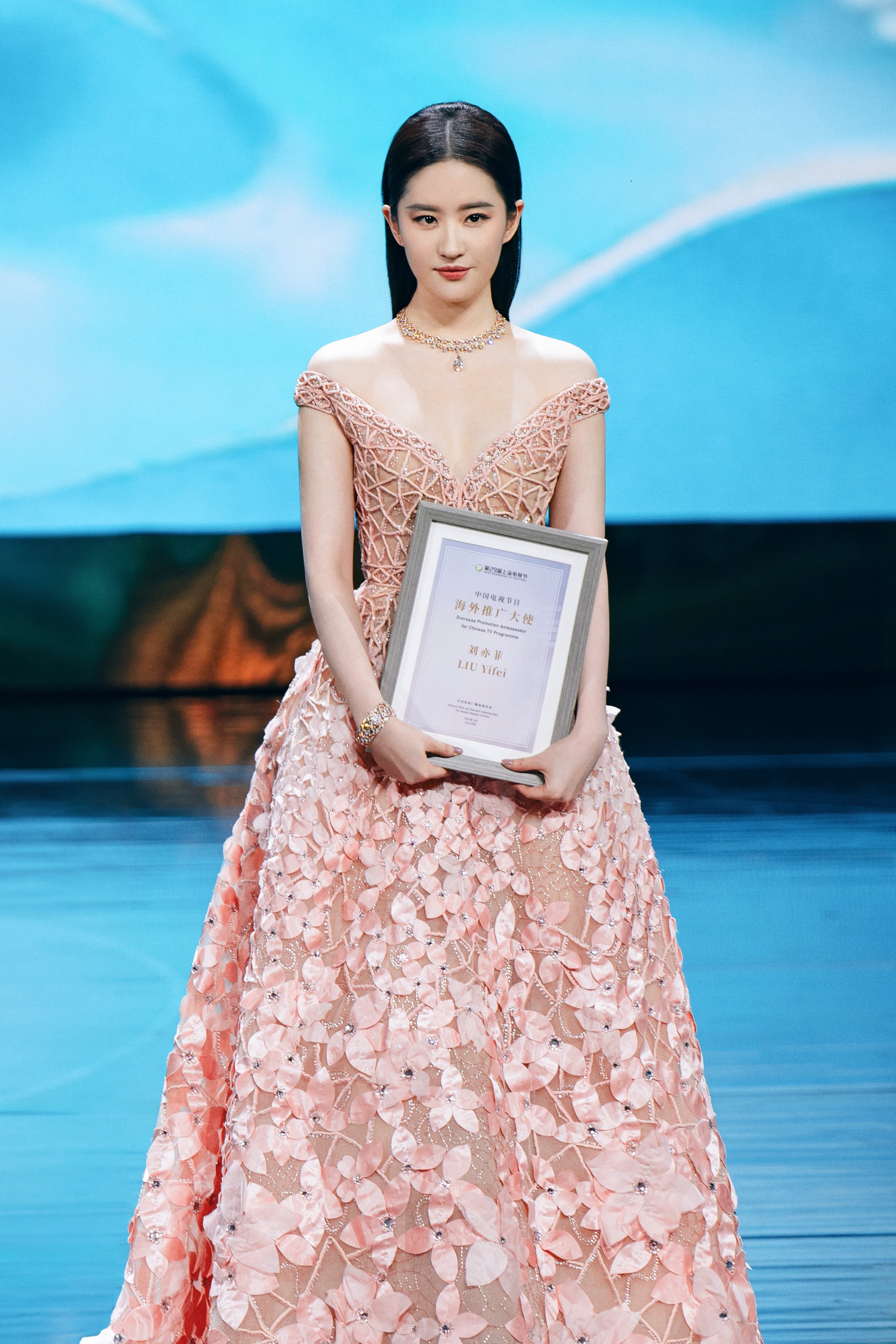 刘亦菲 Xユーザーのcrystal liu yifei 刘亦菲 updatesさん: 「[240628] Liu Yifei was chosen as  “Overseas Promotion Ambassador for Chinese TV Programme” at 29th Shanghai  TV Festival Magnolia Awards — #LiuYifei #刘亦菲 #CrystalLiu  https://t.co/kGAHf5ZSoI」 / X