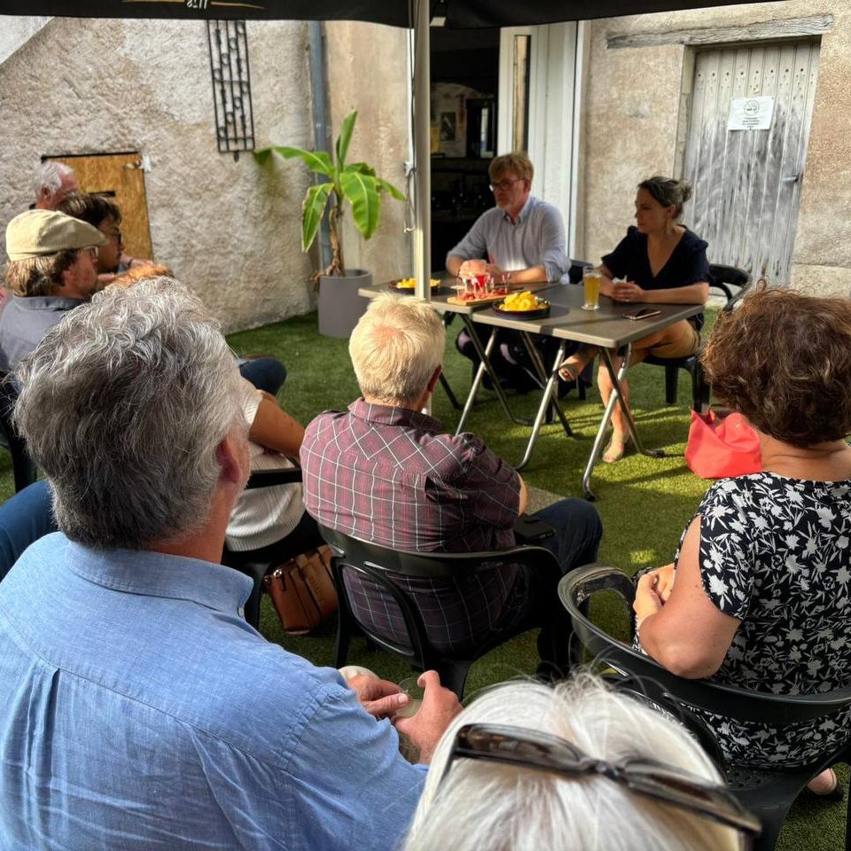 Échanger, débattre et faire avancer les dossiers pour le Loir-et-Cher.

Je remercie tous les participants du « café-débat » tenu hier soir à Contres pour leurs contributions. 

Je suis aussi candidat pour maintenir cette culture précieuse du débat et de la contradiction, pour