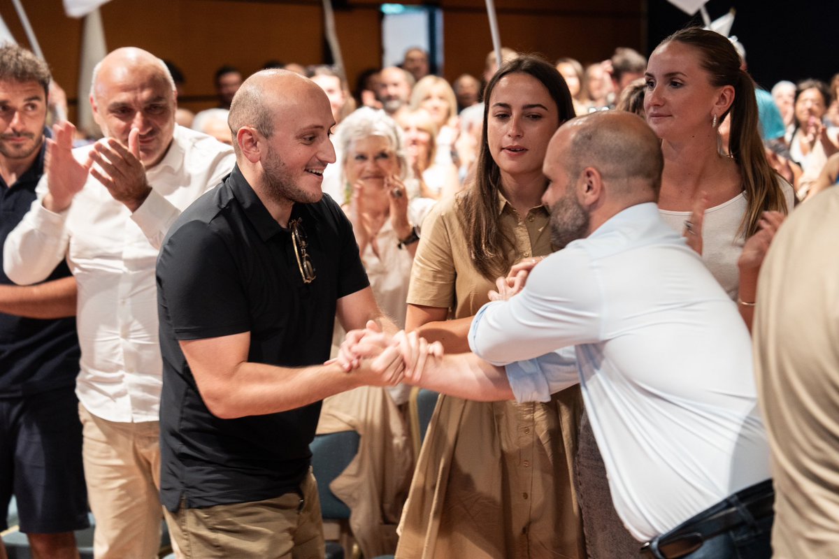 Romain_Colonna's tweet photo. Vous étiez des centaines à nous porter à Aiacciu. Quelle énergie ! Quelle ferveur ! 
Toutes les générations étaient représentées, des plus jeunes aux plus anciens, partageant un même idéal : celui d’une Corse qui entreprend, qui se respecte, qui croit dans les vertus de la démocratie et de l’honnêteté, fière de l’héritage de nos anciens et déterminée à offrir un avenir radieux à nos enfants, une Corse qui cherche à améliorer les conditions de vie de son peuple et qui œuvre en faveur d’une solution politique adossée à un statut d’autonomie. 

Les Corses ont un droit au bonheur, et ce droit est imprescriptible !

#InsemeSiPò 
#AForzaDiAGhjente 
#AForzaDiUnPopulu