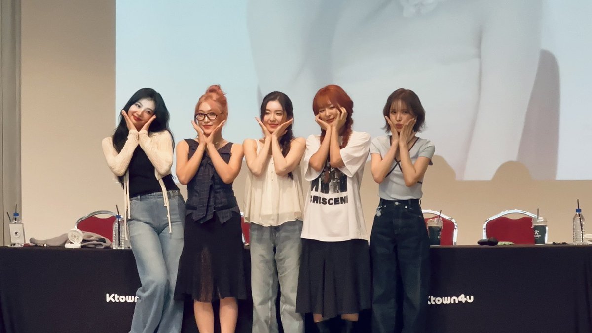 240628 ktown4u fansign

#레드벨벳 #RedVelvet <a href="/RVsmtown/">Red Velvet</a>
