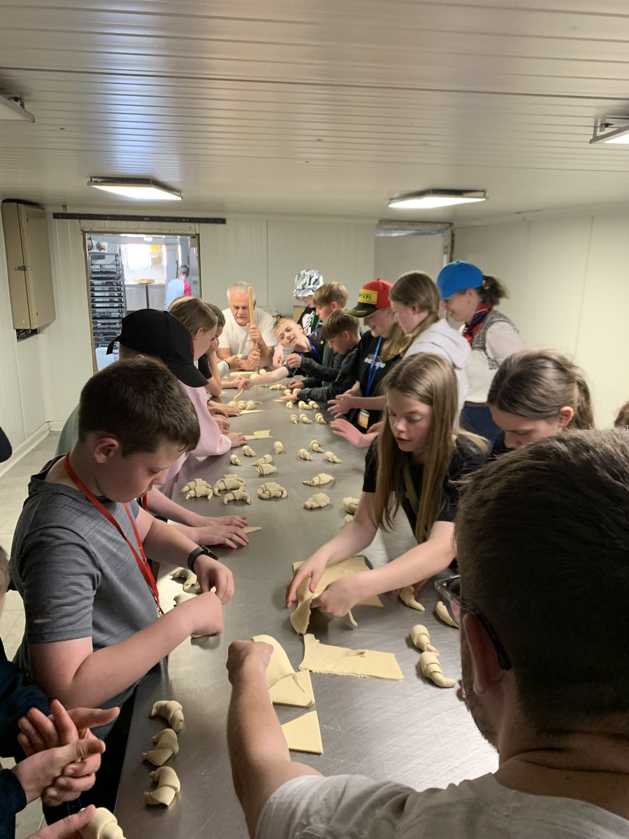 sarchsmodlangs's tweet photo. We enjoyed our visit to the bakery… we can’t baguette enough of that beautiful French bread and éclairs! Délicieux! Off to the snail farm now 🥖🥐@SARCHSofficial https://t.co/pCTW9Kg1g8