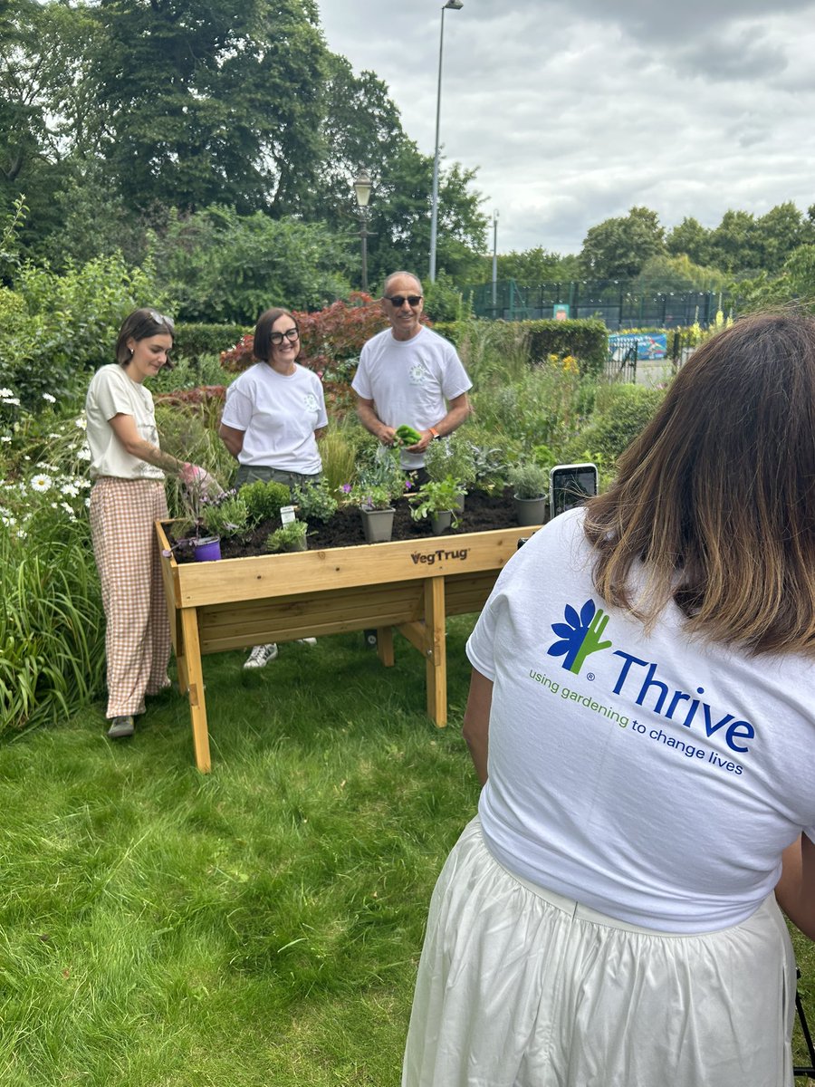 TheoPaphitis's tweet image. Spent a fantastic morning in Battersea Park today with the @RobertDyas team, working with @thrivecharity - a charity all about gardening improving your health, whatever your needs.

Well done to the team and thanks to the Thrive team for having us all.

#plantandpause #gardening…