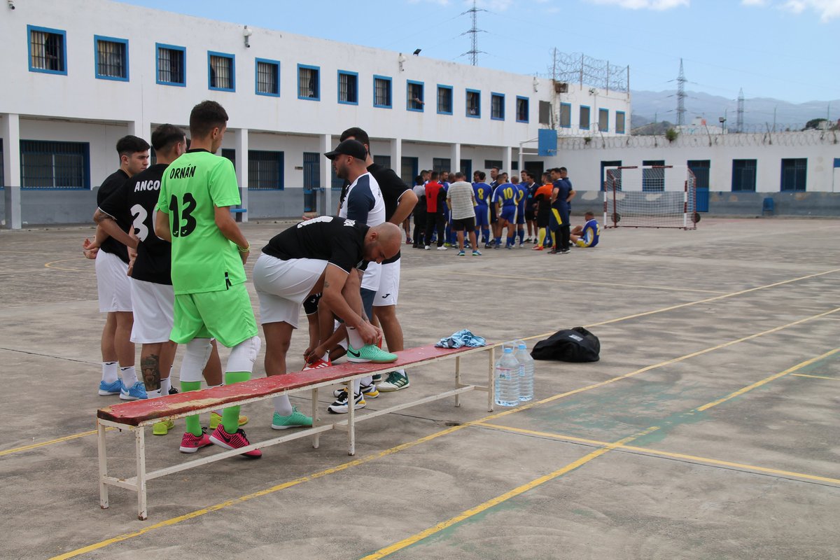 FFLasPalmas's tweet photo. 🥅 | Los internos del CP Las Palmas I disputaron un partido con el @MONTEVIDEOFS 

ℹ️⬇️ @IIPPGob 
https://t.co/2u94irrPz9 https://t.co/mDdoE5dfEr