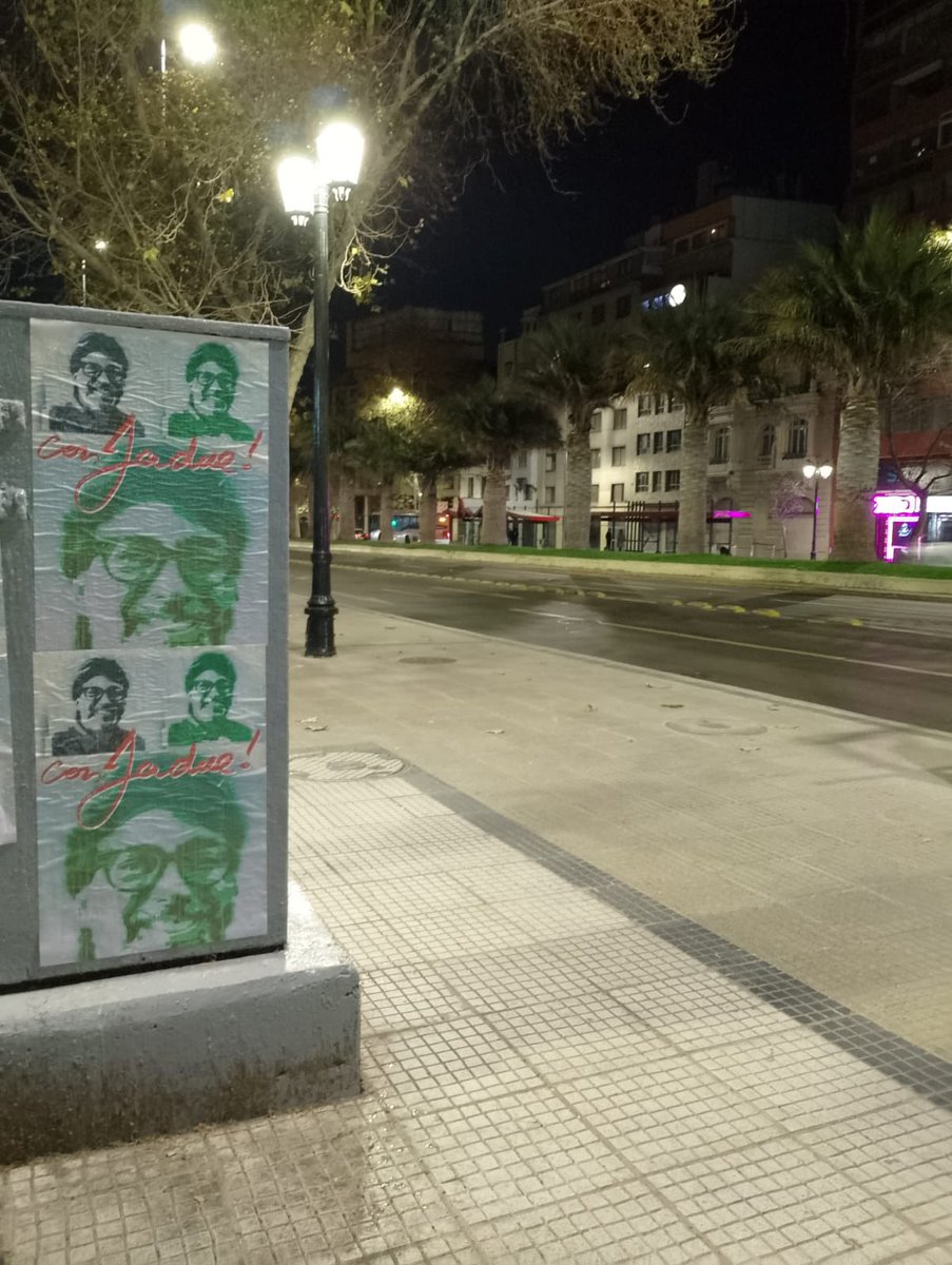 Siguen las muestras de apoyo y solidaridad hacia el alcalde <a href="/danieljadue/">Daniel Jadue</a> ✊🏻. Las calles hablan y nos recuerdan el liderazgo de quien ha sido capaz de correr el cerco de lo posible en beneficio del pueblo! #JadueLibre #JadueCumple