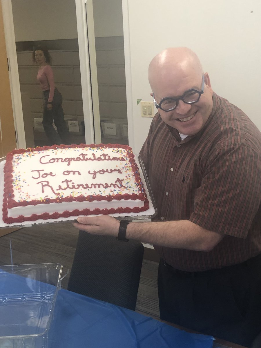 ChicagoDOF's tweet image. 🎉 Today, we celebrate Joe Graham’s remarkable career and retirement from the City of Chicago’s Department of Finance! Joe’s dedication and hard work over the years have been invaluable. Thank you, Joe, for your outstanding service and commitment to our city's financial health.👏