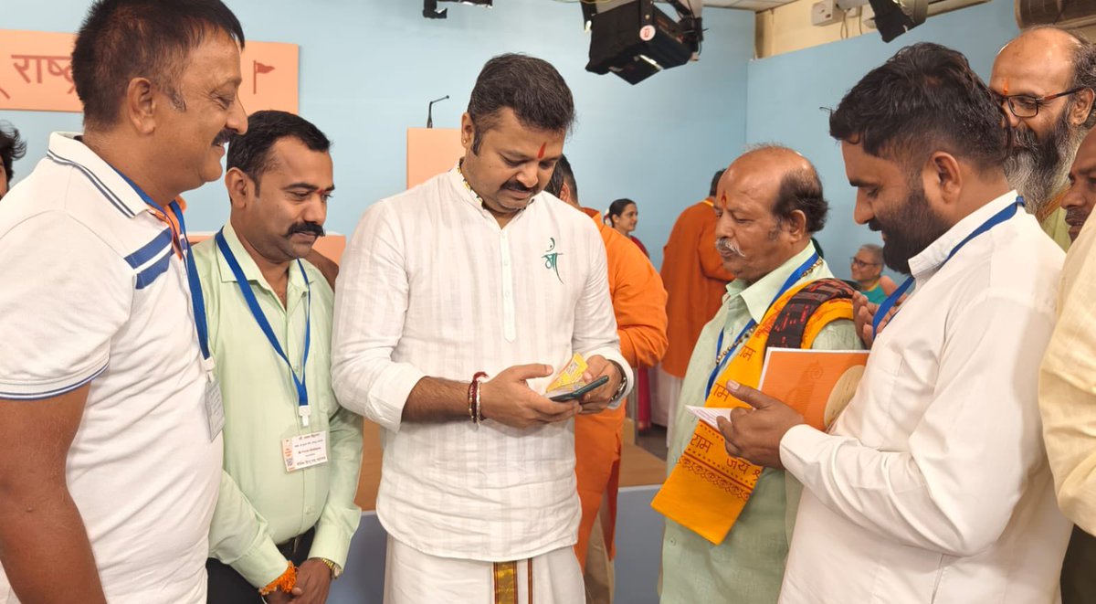 astitvam's tweet photo. I was at #VaishvikHinduSamavesh organised by Hindu JanaJagruti Samiti. It was truly a global Hindu summit attracting leaders of many Hindu organisations across the globe.
The summit  gave us energy to do more work in the coming years.🙏 https://t.co/2QWgDgo9jy