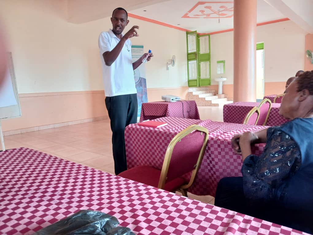 NaguruC's tweet photo. Yesterday, #NTCstaff supported Kamuli District in facilitating a crucial dialogue meeting between cultural leaders &amp; youth leaders/peer networks.

This collaborative effort aimed to develop joint action plans to combat teenage pregnancy in the district.

#NTCUpdates #2gether4SRHR https://t.co/tzVQK2emYz