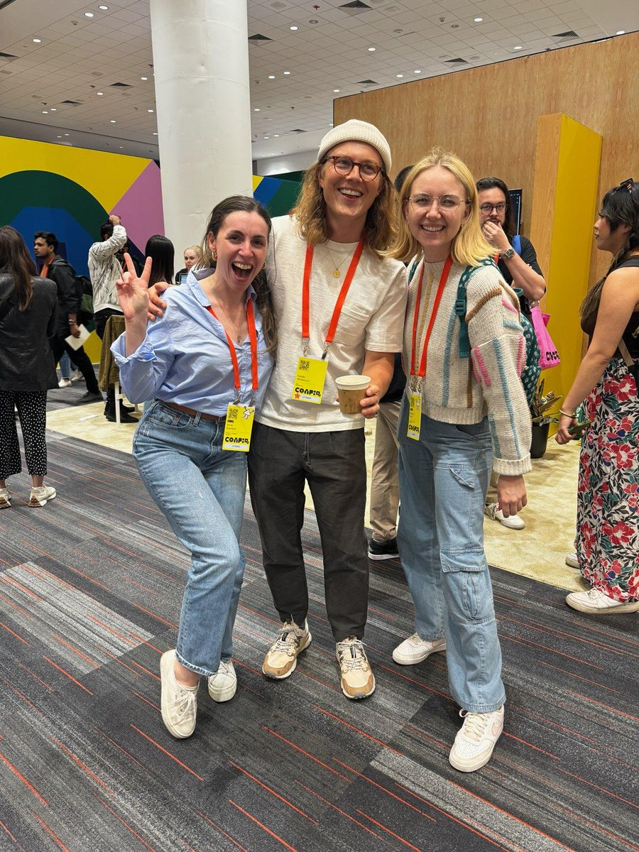 Eeeeeks! <a href="/annadoesdesign/">anna everhart</a> and I got to meet <a href="/zander_supafast/">Zander Whitehurst</a> at this year's ConFig!! No coffee was spilled in the taking of this photo (disregard the stain on the ground plz 😅)