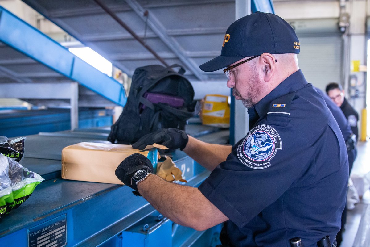 OFOEAC's tweet photo. Amazing work being done by an amazing organization #weeklywrapup

267 Arrests
Seizure totals
-5,608 lbs. Cocaine
-343 lbs. Fentanyl
-922 lbs. Meth
-$754,664 in Currency
-978 Rounds of Ammo
-1 Machine Gun
-31 Pistols
-10 Rifles
-121 Vehicles
-$6.02M of Merchandise https://t.co/mASHUJV5kF