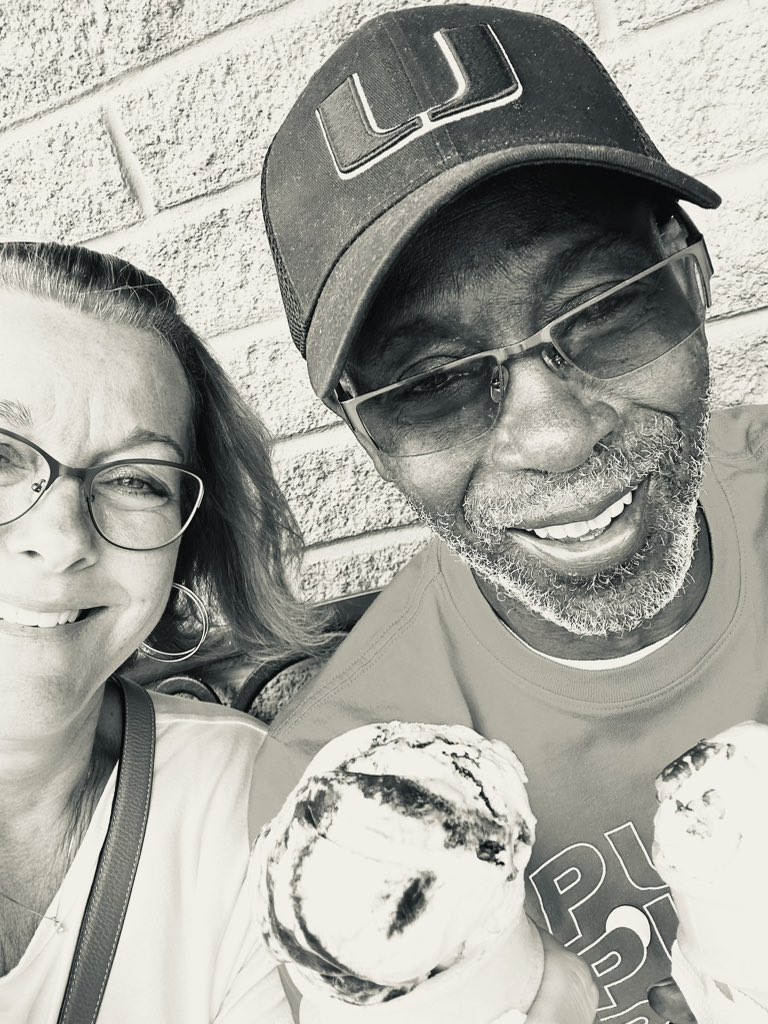 6OnTheWay's tweet photo. Twenty eight years of marriage - almost 39 years of togerthness.
Was it always easy? Not at all - but we made a commitment to each other.
I wouldnt change a thing!
#HappyAnniversary to Mr. & Mrs. Williams!
#MakingMemories
#Love
#Commitment
#MarriageIsWork
❤️❤️ https://t.co/v2mm1HvHTC