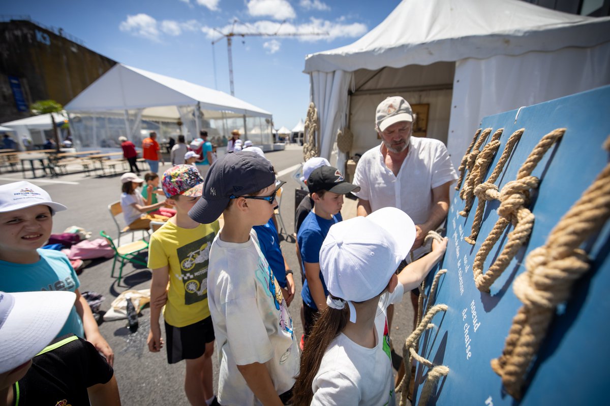 LorientAgglo's tweet photo. 📣 Lorient Océans
👧 Des écoles de #Lorient, #Lanester, #Calan, #Cleguer, #Locmiquélic &amp; #Guidel
🎥 Ont participé au défi vidéo du festival
⚓ Pour raconter la rade en 180 sec
😎 Et profité d'une belle journée d'animations
📺 Découvrez leur production 👉 https://t.co/MdpedA3AAf https://t.co/Or2HBDpPHu