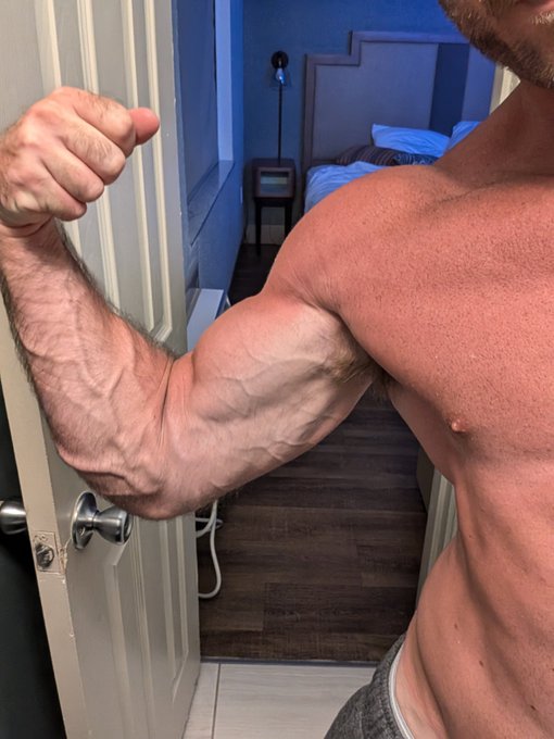 Vascularity going crazy. https://t.co/x4dbrYw0GQ