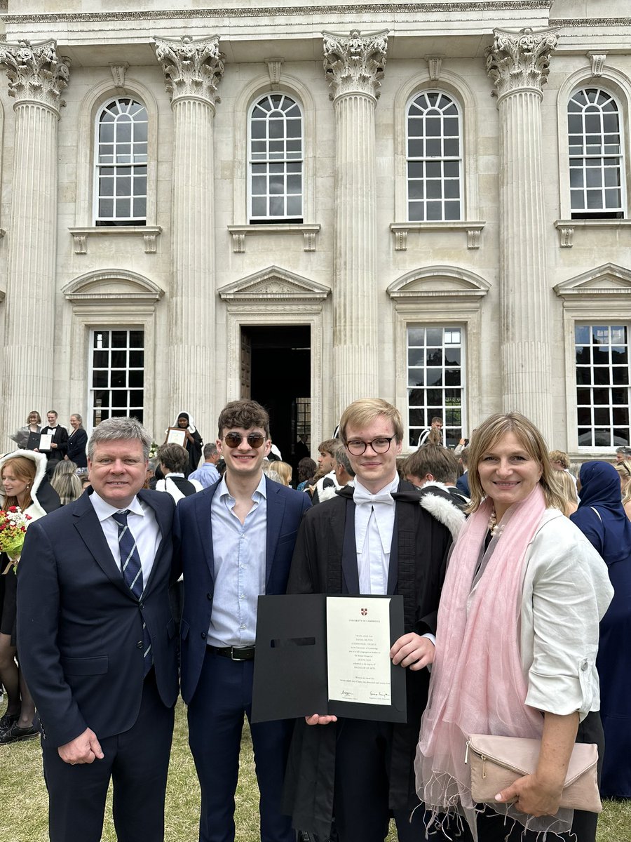 _danielhilton's tweet photo. I've had a fab three years at Cambridge (almost all of it also being at Varsity!) and I'm so happy to finally graduate!

Though I'll be sad to leave Cambridge, I'm very happy to say I'm at @TheEconomist for the next 6 months as an intern with the Social Media team! https://t.co/o9ezDfCLtZ