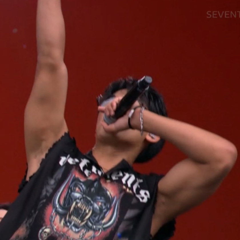 AboutMusicYT's tweet photo. SEVENTEEN's Mingyu performs at Glastonbury. https://t.co/HU4syRYJBs