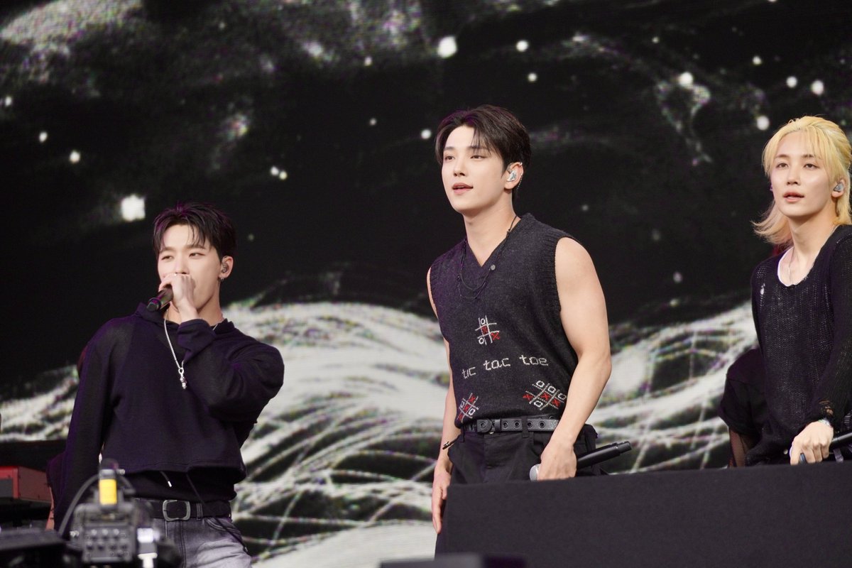 SEVENTEEN <a href="/pledis_17/">세븐틴(SEVENTEEN)</a> 
-
Pyramid Stage, Glastonbury Festival
Friday 28th June, 2024
📸: <a href="/RaphPH/">Raph Pour-Hashemi 📸</a> 
-
#SEVENTEENatGLASTONBURY #SEVENTEENatPYRAMIDstage