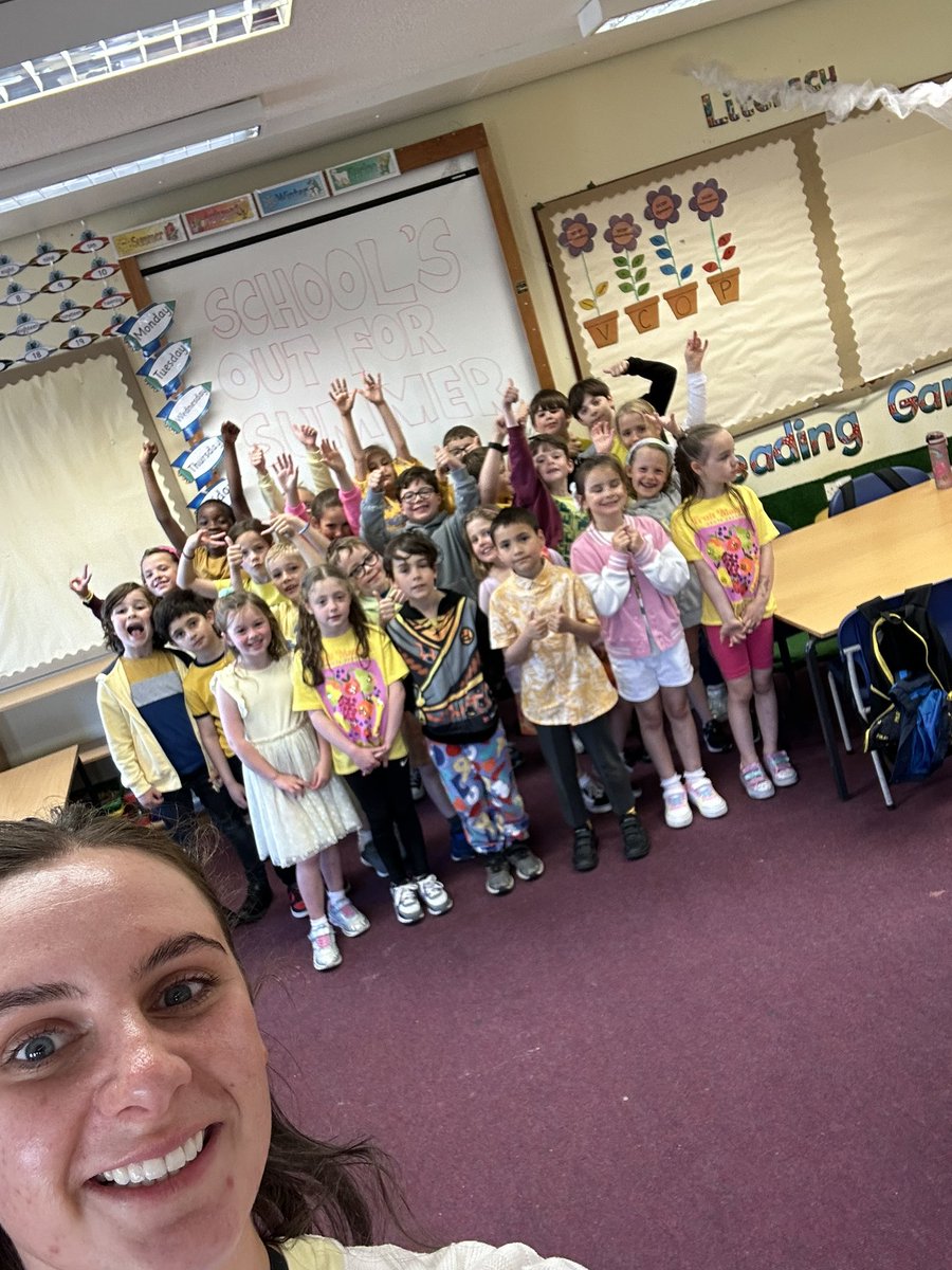 Just like that, the final day of Primary 3💛 So proud of you all and everything you have achieved this year! Thank you to everyone for the gifts, cards and warm wishes.  I hope you all have an amazing summer☀️