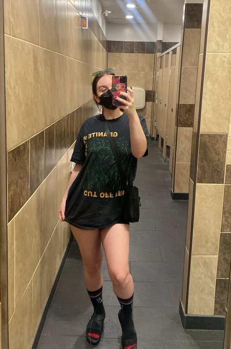 serving road-trip chic in my @GraniteStateMD shirt https://t.co/LFnC5DT8ax<a class="tags" target="_blank" title="On Twitter" href="/?out=eyJ0eXAiOiJKV1QiLCJhbGciOiJIUzUxMiJ9.eyJpYXQiOjE3MjE0MDc2MTksImlzcyI6InR3cG9ybnN0YXJzLmNvbSIsIm5iZiI6MTcyMTQwNzYxOSwiZXhwIjoxNzUyOTQzNjE5LCJyZWRpcmVjdF91cmwiOiJodHRwczovL3R3aXR0ZXIuY29tL0dyYW5pdGVTdGF0ZU1EIn0.PHS2qeprw7aXYG7GtOFUdOfuaES-8dy5yiZRykRV1-YHph2xRBGo3TpdiOesHwvKxSck4k7jLy2AK6ohCunGcw">@GraniteStateMD</a>