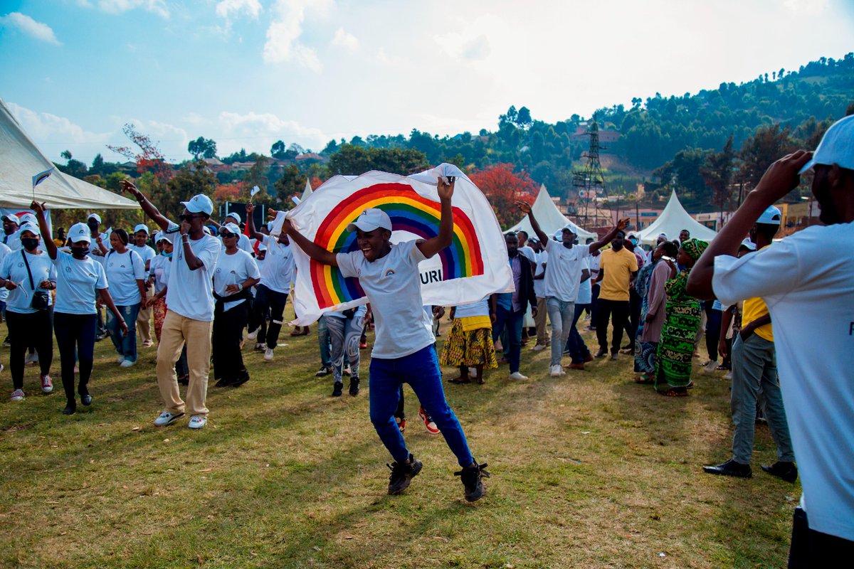 TwahirwaIpha's tweet photo. Ishya @PSImberakuri ryakomereje ibikorwa byo kwamamaza abakandida ku mwanya w'ubudepite mu karere ka @BureraDistrict . Imbere y'imbaga y'abaturage ,abayoboke ba #PSIMBERAKURI bakiriwe na @MwananguT VM ushinzwe imibereho y'abaturage #RwandaDecides @muchrina https://t.co/k790etkCMB