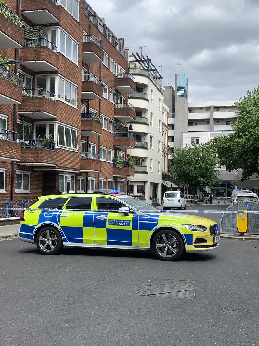 Suspected bomb in Bloomsbury’s #waitrose 
#Suspectedbomb #russellsquare #london #majorincident