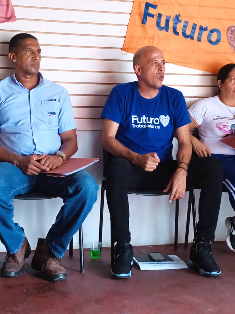 TrabajadoresVe's tweet photo. 📍Desde los mcpios La Trinidad, Cocorote y Arístides Bastidas del edo Yaracuy, continuamos reunidos para sumar y organizar al pueblo trabajador; también estamos en las fabricas y los circuitos comunales del estado.✊️🔥 

#TrabajadoresConNico 
#ConNicoTenemosPaz https://t.co/G8cHKd5sSJ