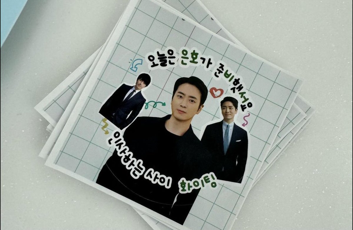 nUKiOz's tweet photo. #อีจุนฮยอก | อัปไอจีลุคคุณเลขาจากซีรีส์  #BetweenGreetings [ชื่อแปล] หล่อมากกก พร้อมแคปชั่นใต้ภาพว่า

❛ ขอบคุณครับ 👍🏻😀 ผมจะทำอะไรดีตอนหลังเลิกงาน?? ❜

👉🏻 https://t.co/gvqSmSaOTq https://t.co/Z1rSRs6IMM