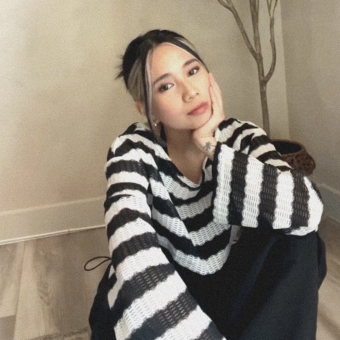 ⠀

                  🤍🖤

⠀