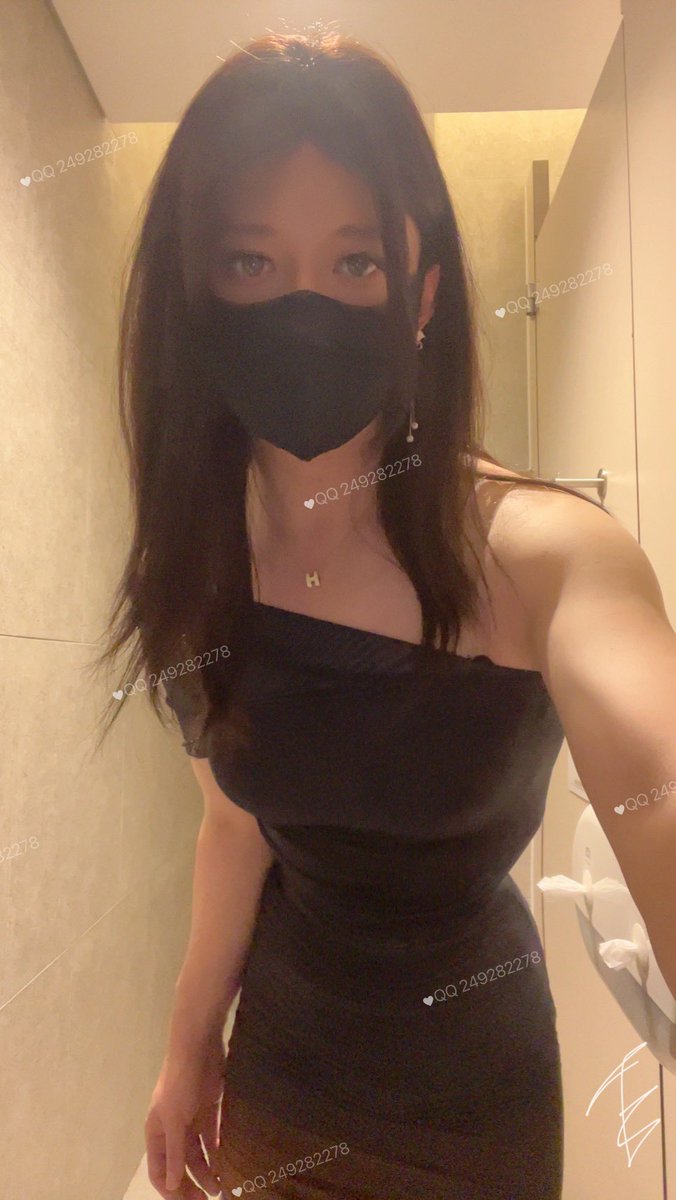 这是一件以前买了从来没有穿过的裙子，不经意翻了出来，发现上身效果还挺好的，然后就穿出门了，不出所料这条裙子特别吸睛，但是女装出去不就是享受这种目光吗 https://t.co/GVvFXHxtoe