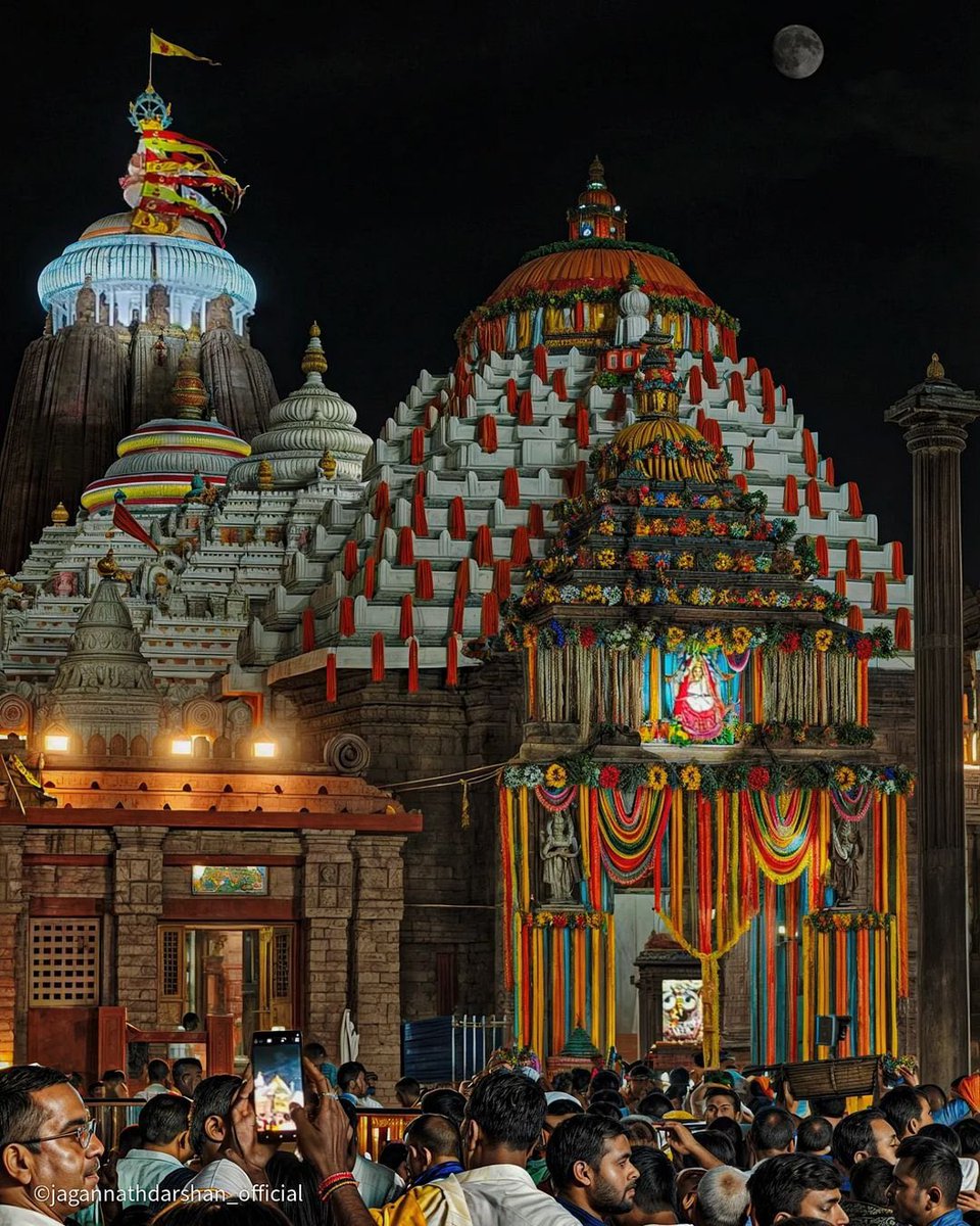 BeriPoonam9's tweet photo. 🛕मंदिर में आया जो दान
विधर्मियों को दे दिया अनुदान,
देवस्थानों का करके वरण
कर दिया उनका सरकारीकरण,
सात्विकता समाप्त हुई
अराजकता आरंभ हुई😡
#vhrm Goa में #हिंदुओ का मत
अधिग्रहण अब करो मत❌
बंद हो अपराधों की झड़ी
कार्यवाही हो शीघ्र कड़ी⛳️
#Free_Hindu_Temples https://t.co/5HhcUaGk7g