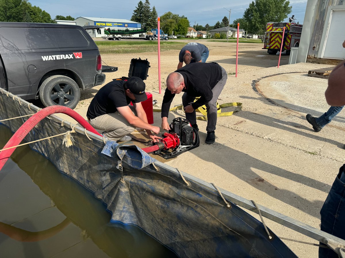 Seahawk_Service's tweet image. A big thank you to Mario &amp;amp; Mike from @WATERAX . They came out and did some demo&apos;s and training with our Sea Hawk staff on the Mark 3 Watson.

The Mark 3 Watson is 30% lighter and 20% smaller than the traditional Mark 3 pump and it includes improved performance!