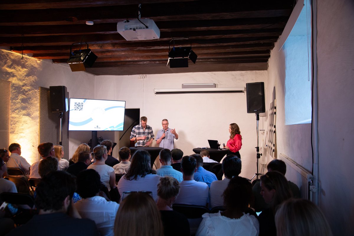 NannyFreeState's tweet image. Yesterday, @MOates_ and I had a great reception speaking to an audience of 50 Swedes about international perceptions of their THR policies and why Sweden should be more proud of their achievements on the world stage at a @CPouchers event at #Almedalen2024. #THRWorks