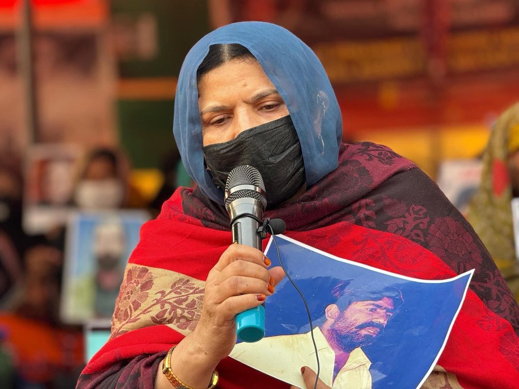 KambarBaloch_'s tweet photo. While Writing the tales of Pain and Sorrows  of Families of Enforcedly Disappeared, Sometimes the Words will Desert You, and You becomes a Part or these Stories scattered in the vast canvases of Balochistan. 

#ReleaseDrDeenMohammad https://t.co/Te5J8FsnXr