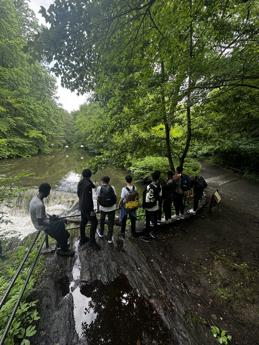 BronxALCS's tweet image. 8th grade trip to the botanical garden 🪴 ⛲️