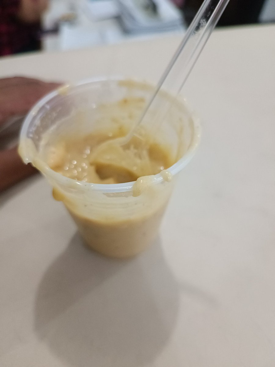 EduStilo's tweet photo. Repartição pública que recebe o usuário com creme de galinha: maravilha! https://t.co/205aJNDNK9