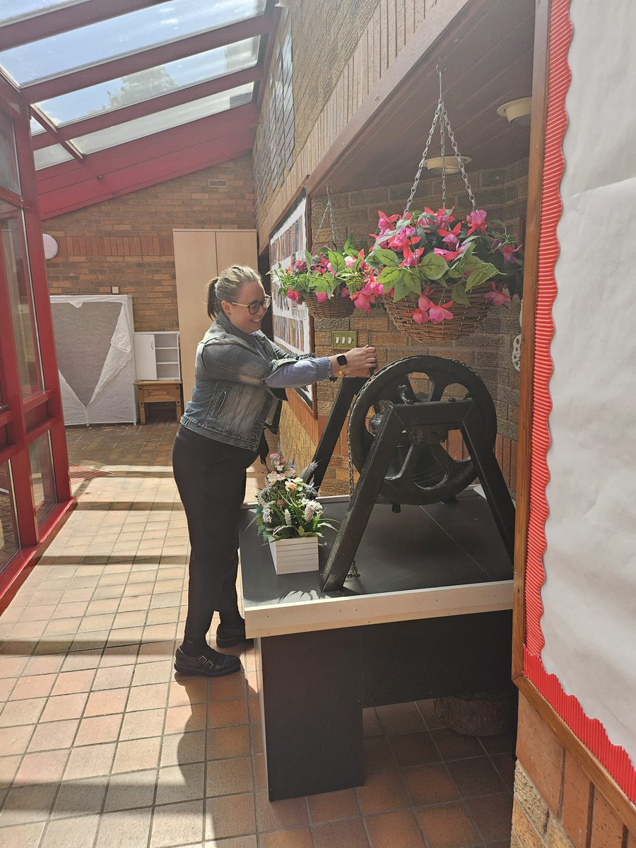 DunipacePS's tweet image. It&apos;s a fond farewell and wishes for a wonderful future ahead. We want to wish you well as you all begin your next adventure. @MissStewart24 @MrsCoull1 and Miss Fraser