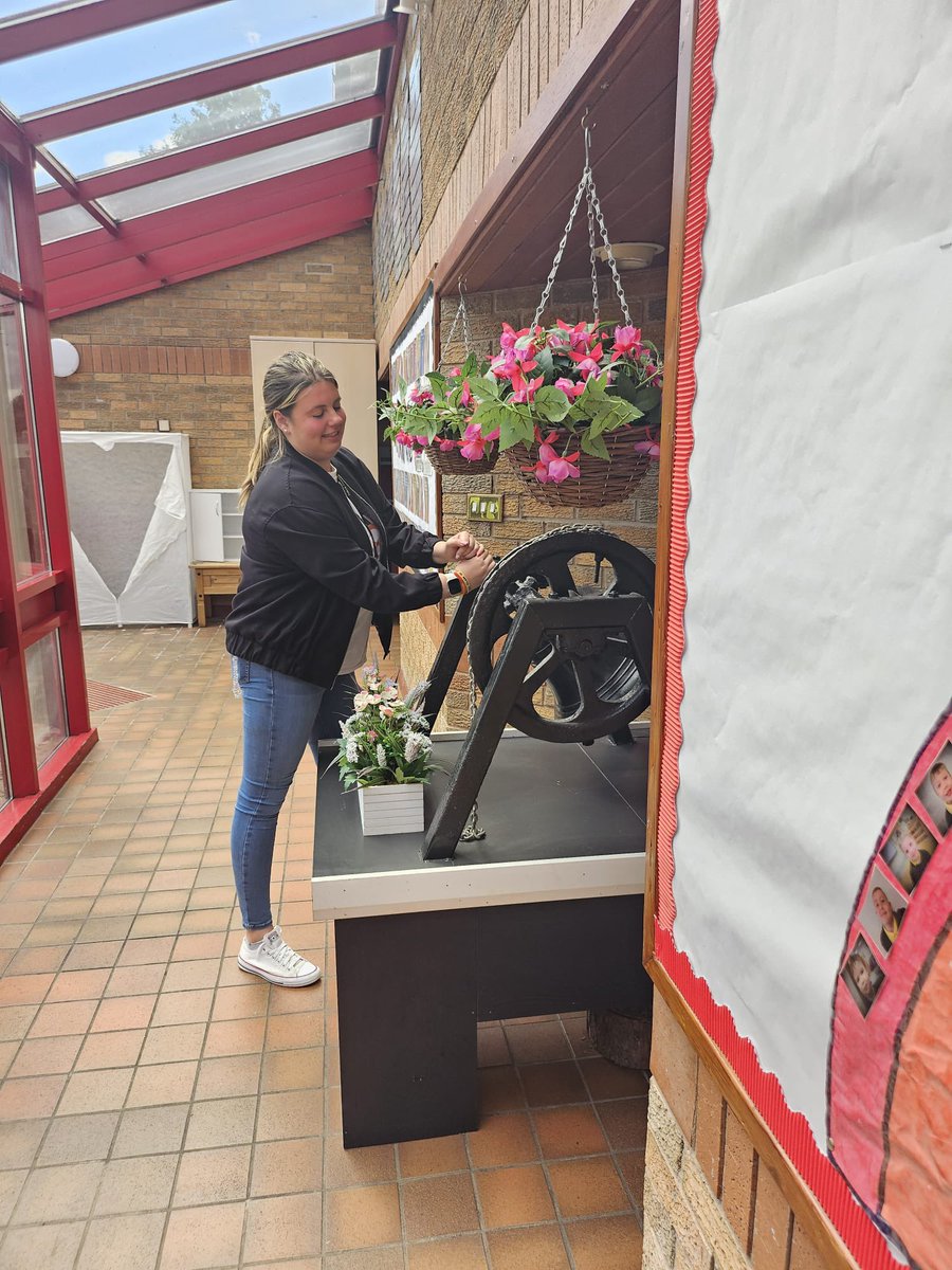 DunipacePS's tweet image. It&apos;s a fond farewell and wishes for a wonderful future ahead. We want to wish you well as you all begin your next adventure. @MissStewart24 @MrsCoull1 and Miss Fraser