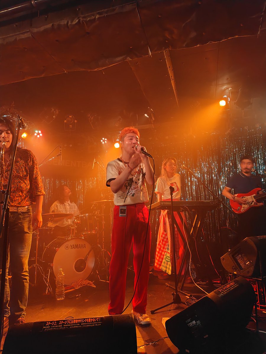 今夜は #ArTwins (@artwins_jp)のライブで下北沢のバーへ🍸🎤
ライブバーにはあまり行ったことがないのですが、音楽にあわせて踊って、貴重な経験になりました✨
お酒とタコスも美味しかったです😋