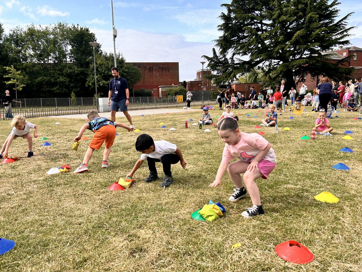 Holtonprimary's tweet photo. Thank you to everyone who came to the #HPSRec Sports Day at Central Park this morning. The children, parents and staff had a wonderful time! ππ½ππ½ββοΈπ Video coming soon! π#HPSHWb https://t.co/oSskIsBa2B