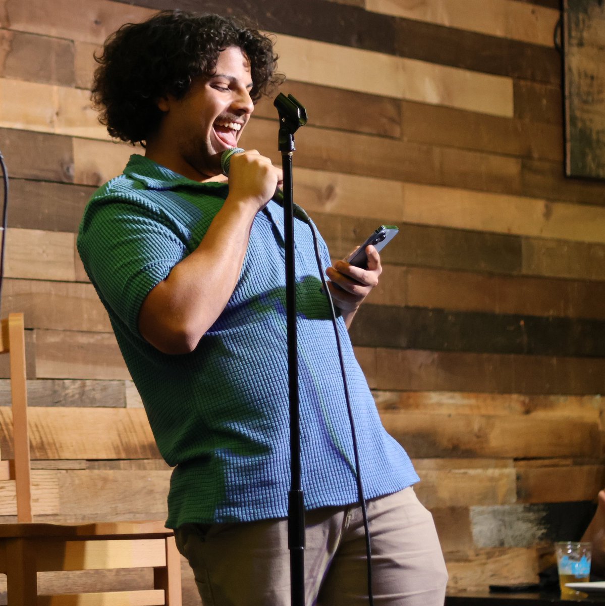 Crystal_Eise's tweet photo. Round 3: @jaredbailey69 vs @dean.diaz13 

@elbowroastbattle 
@elbowroomcomedy 

#canon #canonphotography #photography #photo #ct #connecticut #ctcomedy #connecticutcomedy #comedy #comedian #comedyroast https://t.co/TRp4KgHbd4