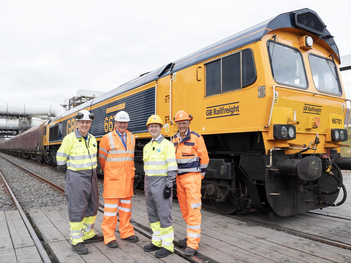 🚂Proud to have a locomotive named after our Ratcliffe power station in the UK. A fitting tribute to its 57yrs of operation and the colleagues who have worked there. The station prepares for closure at the end of September – thank you <a href="/GBRailfreight/">GB Railfreight</a> 🏭
🔗 bit.ly/ratcliffepower…