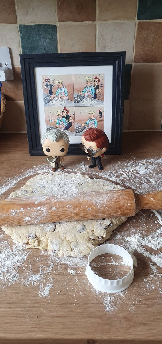 mosie_v's tweet photo. TL cleanse...
#BakingWithAziraphale for #NationalCreamTeaDay #GoodOmens #FunWithFunkos Artwork by Tyrograph https://t.co/av3jxchZ9V https://t.co/YRGXRm8y8v
