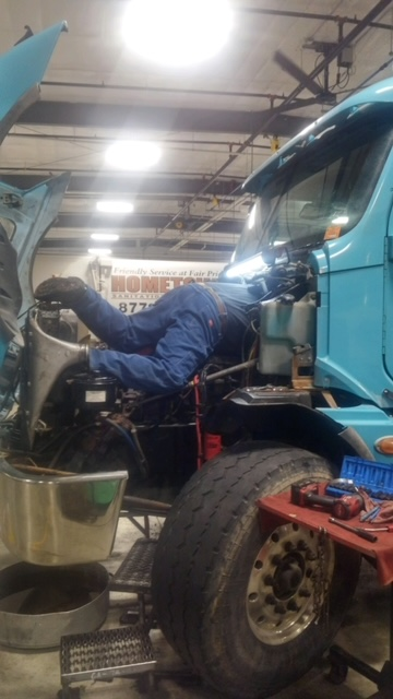 truckcentercomp's tweet photo. Now that's what I call Getting The Job Done!

Nothing stops Dan from our Mankato location! #BestTechs https://t.co/xpuIeRXMB3