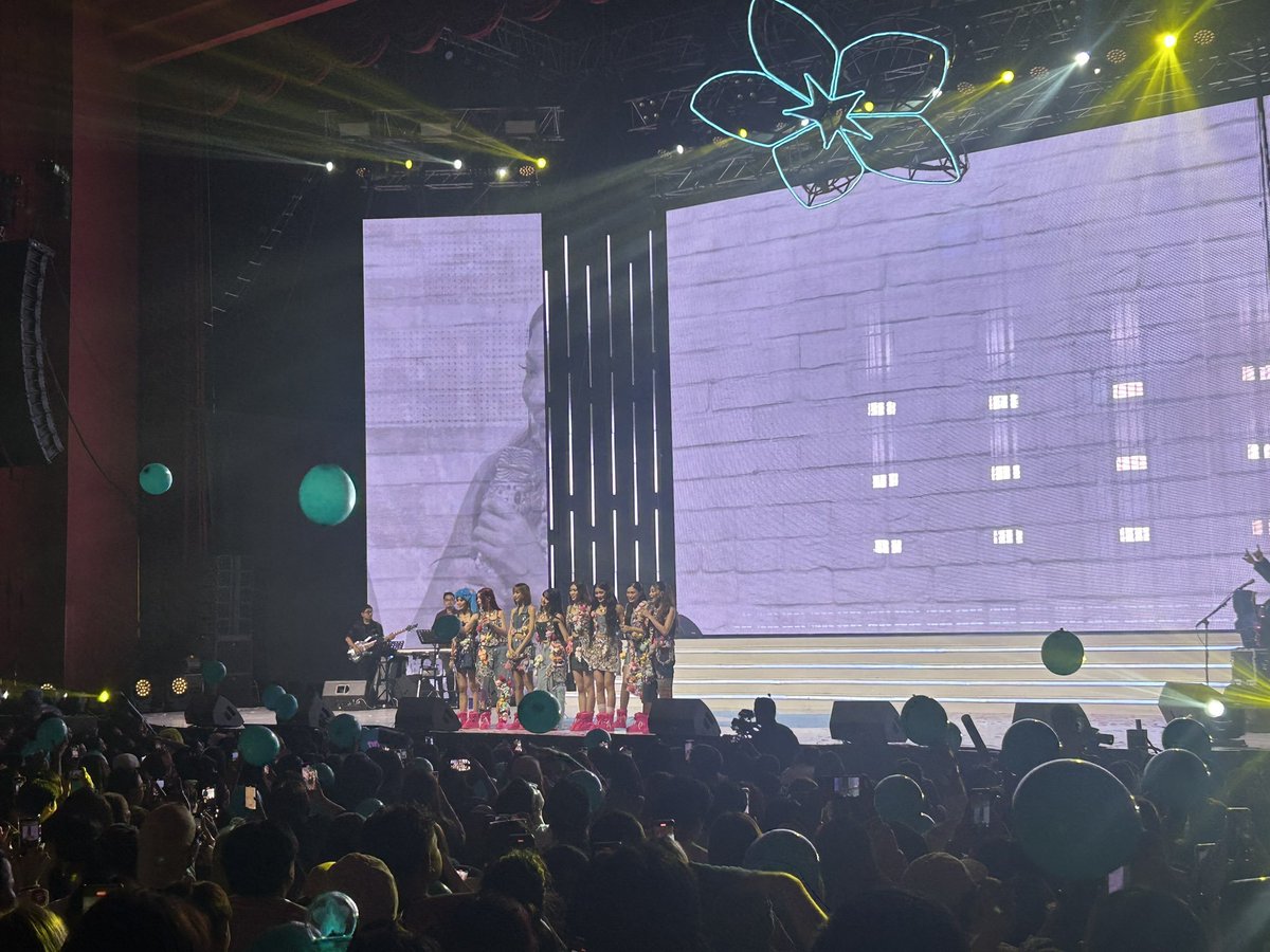 inquirerdotnet's tweet photo. WALO HANGGANG DULO  BINI 🌸

LOOK: Jhoanna, Aiah, Colet, Maloi, Gwen, Stacey, Mikha, and Sheena express their gratitude to their dedicated legion of fans, or Blooms, after capping off the first night of their “BINIverse” solo concert in Quezon City. 

BINI performed their hit songs, including “Salamin, Salamin,” “Pantropiko,” and “Karera,” as well as fan favorites “8” and “Na Na Nandito Lang.” Each member also had a solo stage. | @HMallorcaINQ
