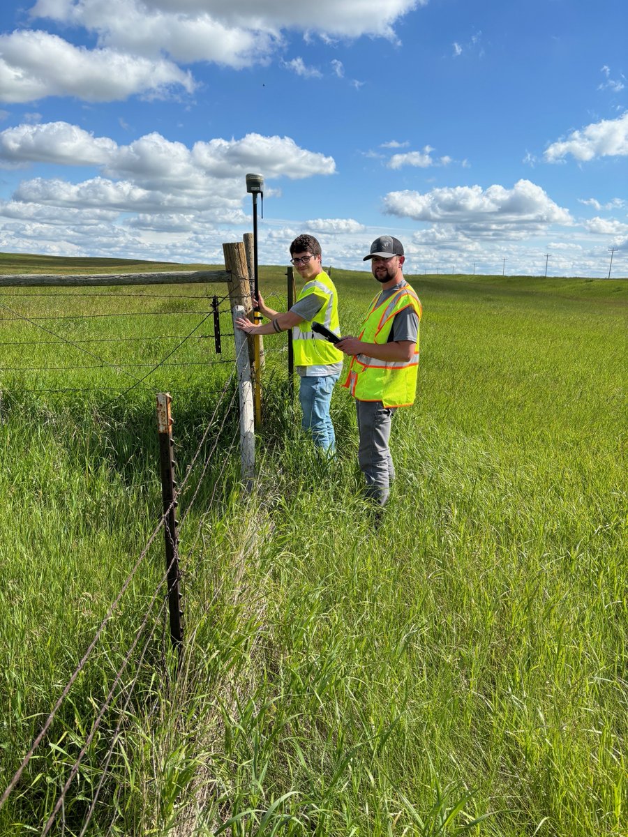 ApexEngGroup's tweet photo. The Apex Survey Crew has been busy setting up the initial control network for the upcoming 30-mile US 85 preliminary design project from Belfield north to Highway 200.  #InTheFieldFriday #ApexEngGroup #LandSurvey https://t.co/EyYEEyk21h