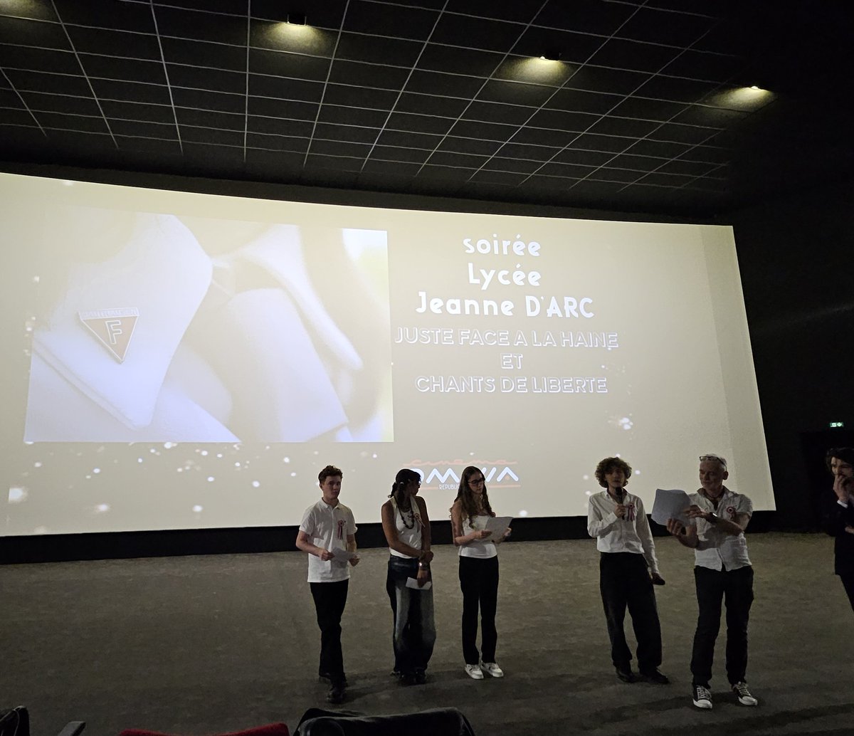 JDA_ROUEN's tweet image. #Devoirdememoire #Intergeneration Ce soir, environ 300 spectateurs ont assisté à  l&apos;Omnia à la restitution des documentaires réalisés par nos élèves dans le cadre du CNRD et des cérémonies commémoratives à Mauthausen en terminant par le Chant des marais. Un beau moment, merci.