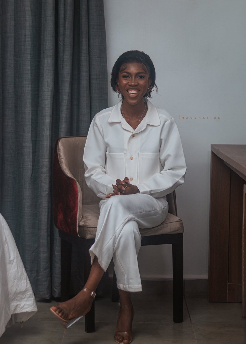 Lady Pee tweet media