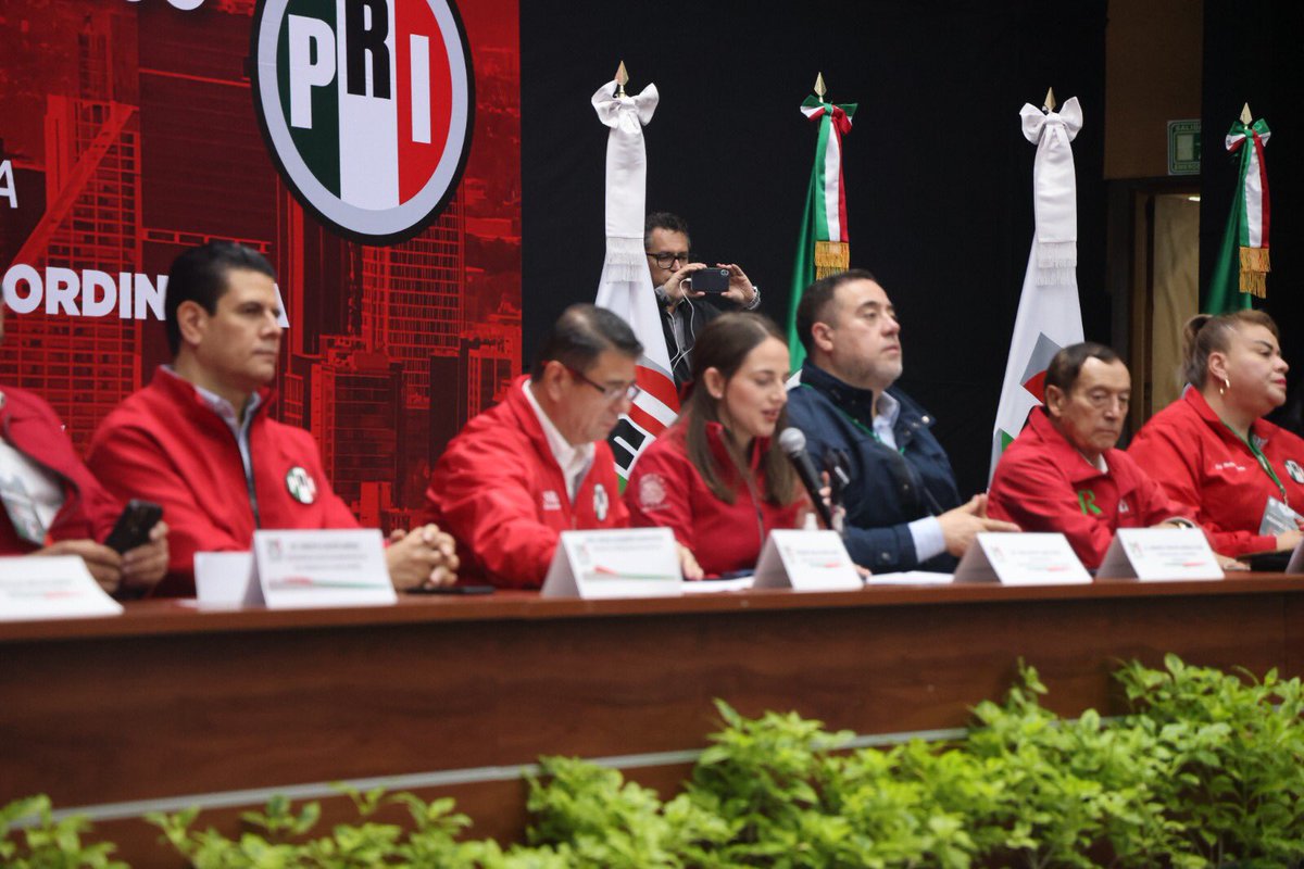 PRICDMX_'s tweet photo. En la Asamblea Estatal del PRI Ciudad de México se presentaron propuestas que se expondrán en la 24 Asamblea Nacional Ordinaria para iniciar una nueva etapa del partido en el que el eje central de las actividades y proyectos será la ciudadanía. https://t.co/XSbUjUhdsF