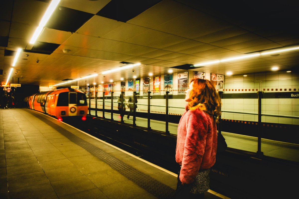 MacqueenPhoto's tweet image. Farewell to the Glasgow subway fleet of Metro-Cammell trains after 44 years.  Iconic carriages, much loved by many, ran for the last time today.   Bystander:  Francesca Flynn.  #glasgowsubway #trains #documentaryphotography #Glasgow